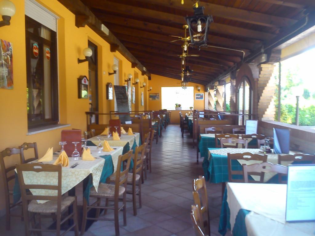 Casa Vacanza Holiday Villa Pieris Buitenkant foto